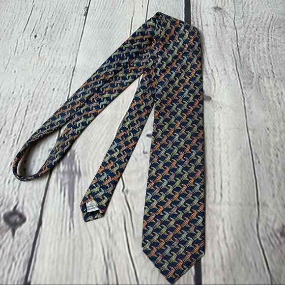 The Metropolitan Museum of Art men’s silk neck tie - Picture 2 of 7